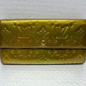 Olive green Vernis wallet